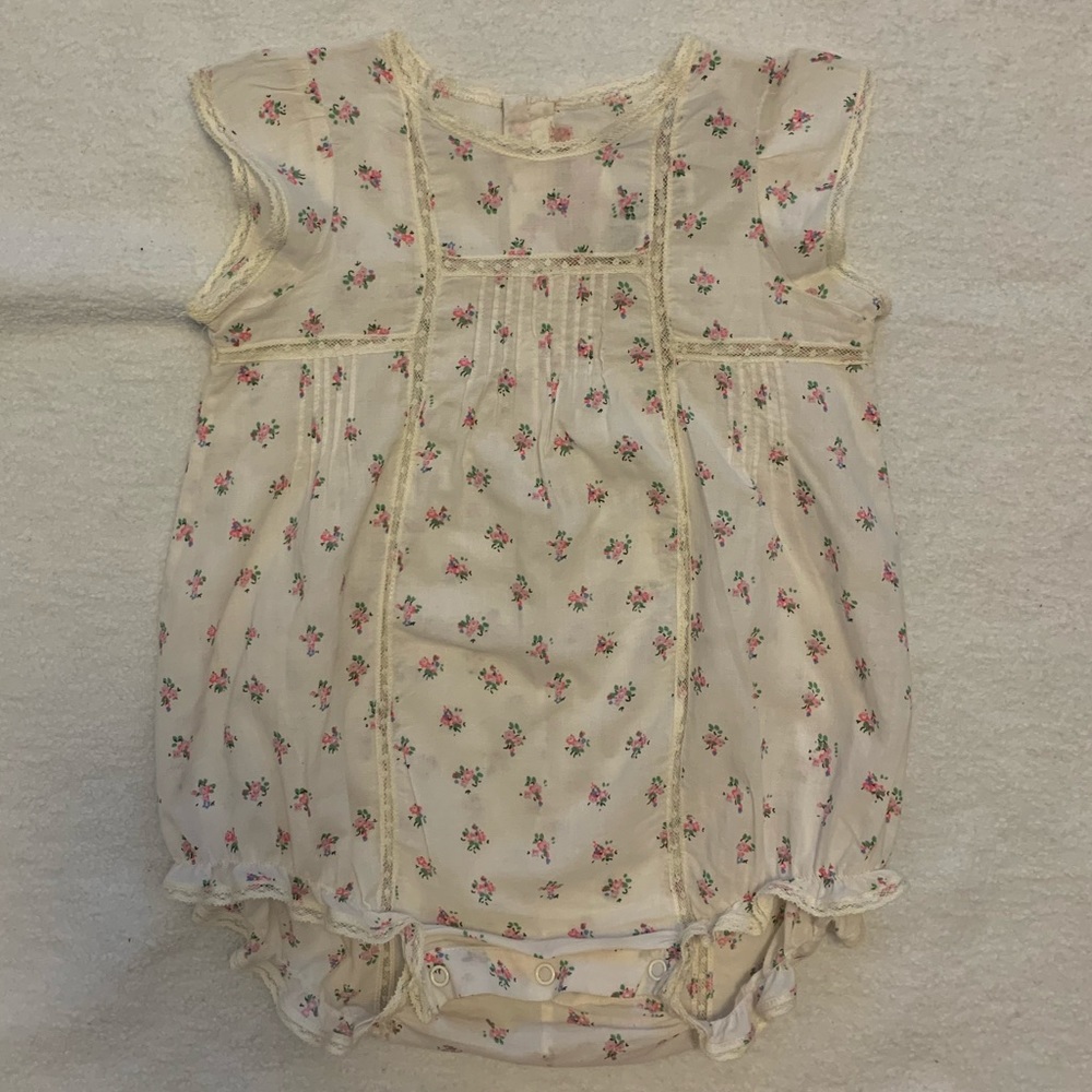 Bonpoint Floral Romper with Lace Trim - 6 months
